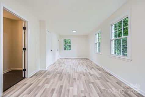 1224 E Woodlawn Road Charlotte NC 28209