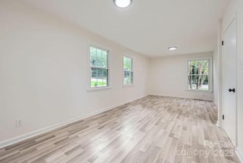 1224 E Woodlawn Road Charlotte NC 28209