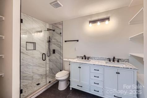 1224 E Woodlawn Road Charlotte NC 28209