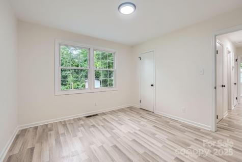 1224 E Woodlawn Road Charlotte NC 28209