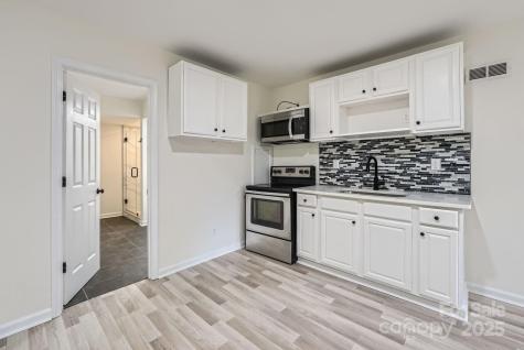 1224 E Woodlawn Road Charlotte NC 28209