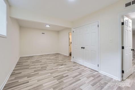 1224 E Woodlawn Road Charlotte NC 28209