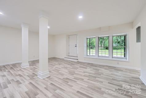 1224 E Woodlawn Road Charlotte NC 28209