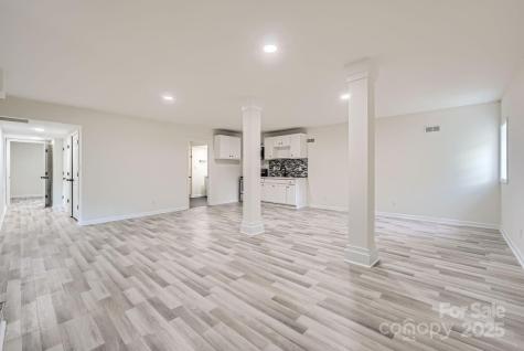 1224 E Woodlawn Road Charlotte NC 28209