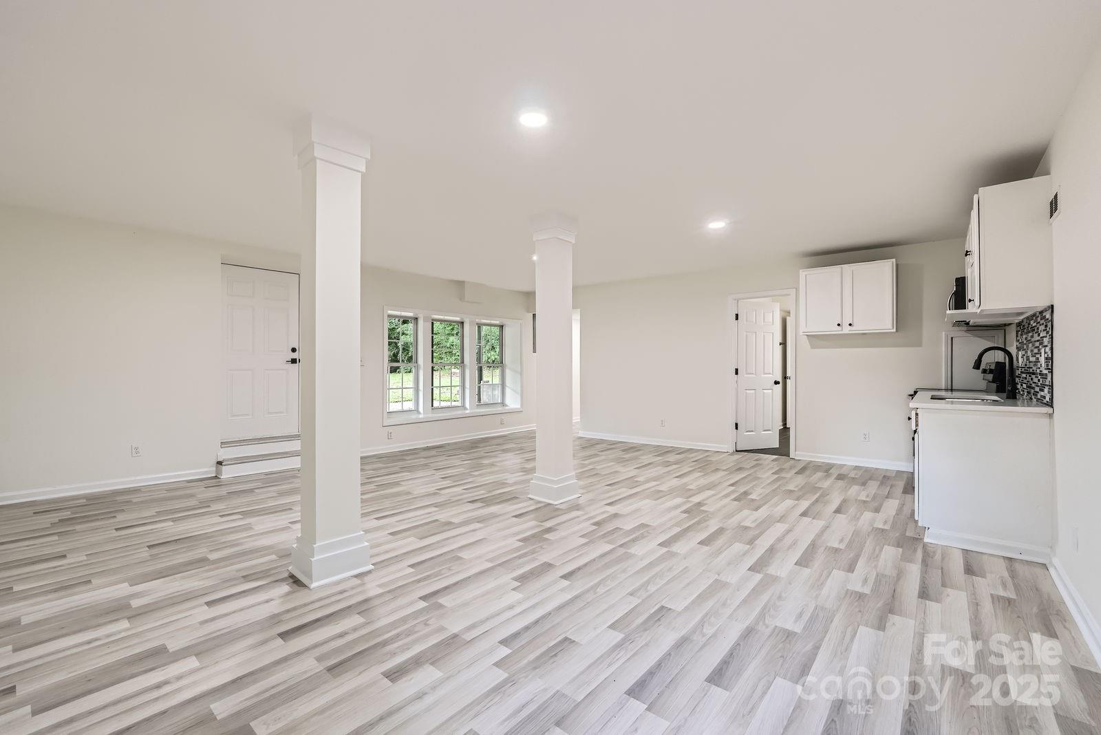 1224 E Woodlawn Road Charlotte NC 28209