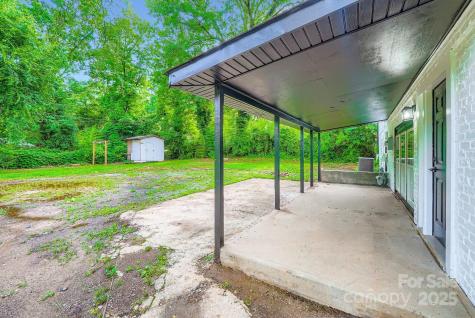 1224 E Woodlawn Road Charlotte NC 28209