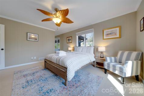 300 Roberts Drive Hendersonville NC 28739