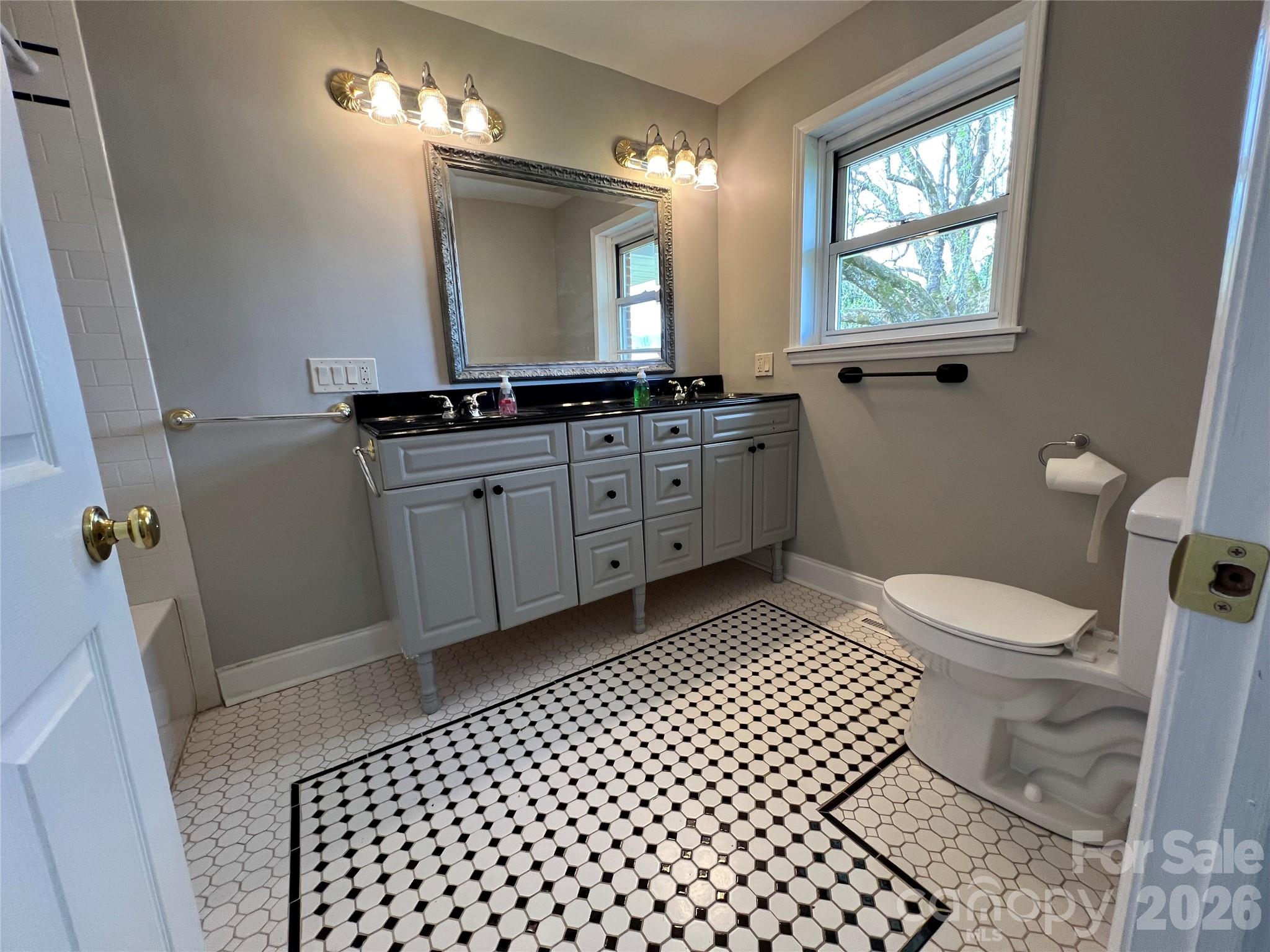 93 Laycock Road Hendersonville NC 28792