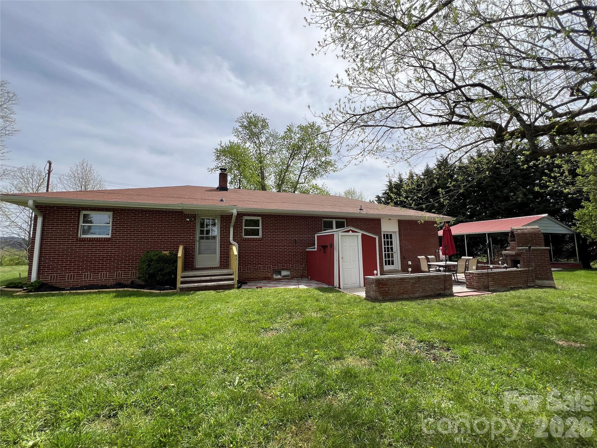93 Laycock Road Hendersonville NC 28792