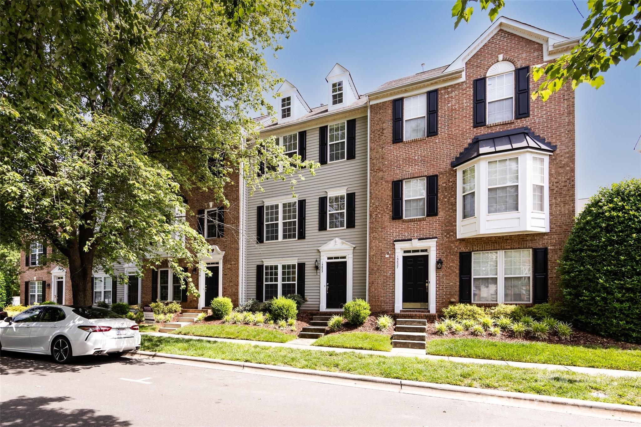 15623 Sir Charles Place Charlotte NC 28277