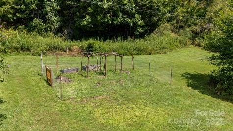 614 Upper Doe Bag Road Green Mountain NC 28740