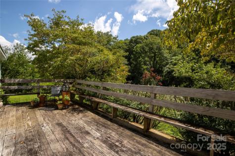 614 Upper Doe Bag Road Green Mountain NC 28740