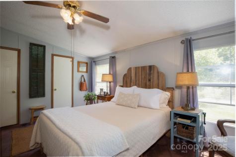 614 Upper Doe Bag Road Green Mountain NC 28740