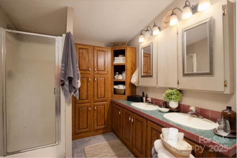 614 Upper Doe Bag Road Green Mountain NC 28740