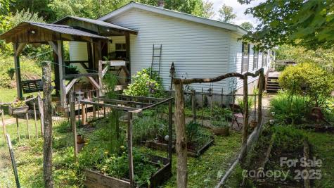 614 Upper Doe Bag Road Green Mountain NC 28740