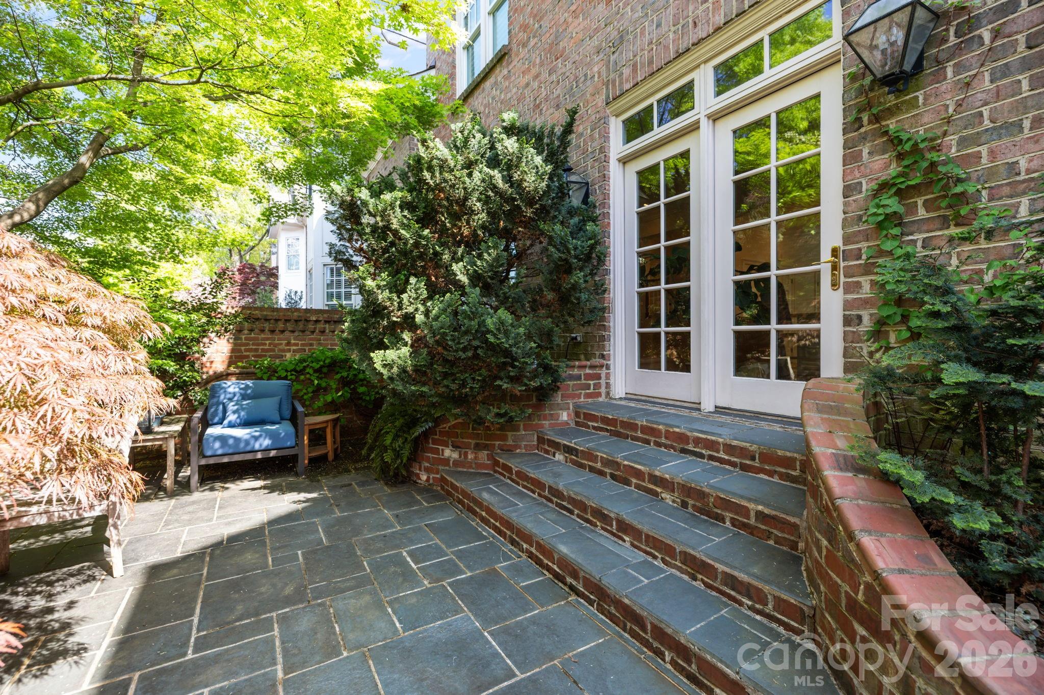 1208 Dilworth Crescent Row Charlotte NC 28203