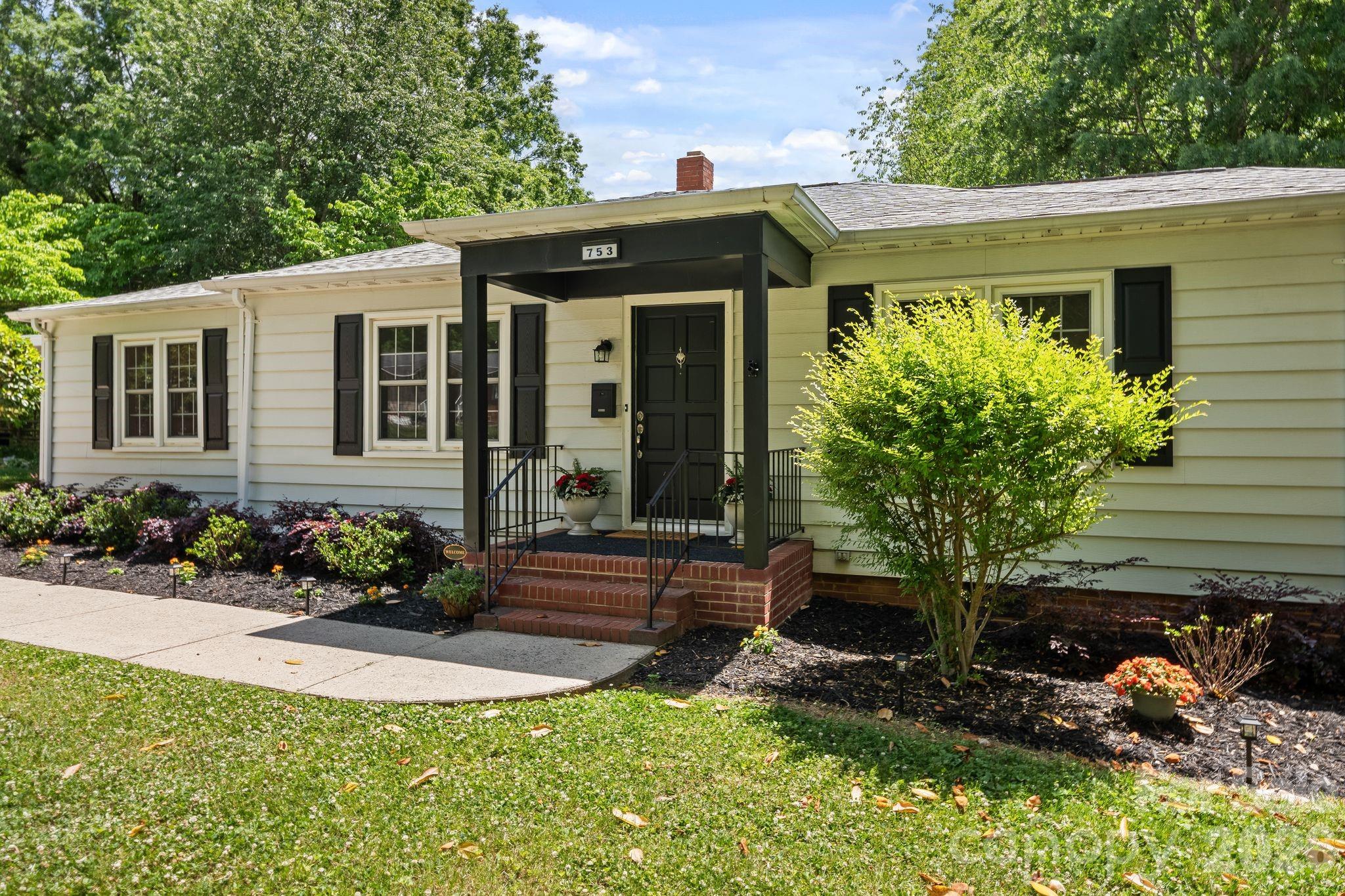 753 Carpenter Avenue Mooresville NC 28115