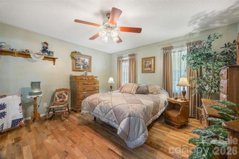 1254 Heritage Farm Road Hickory NC 28601