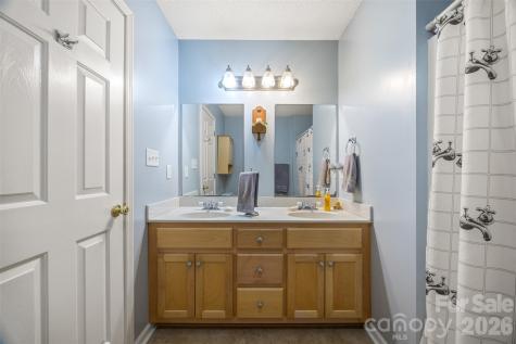 1254 Heritage Farm Road Hickory NC 28601