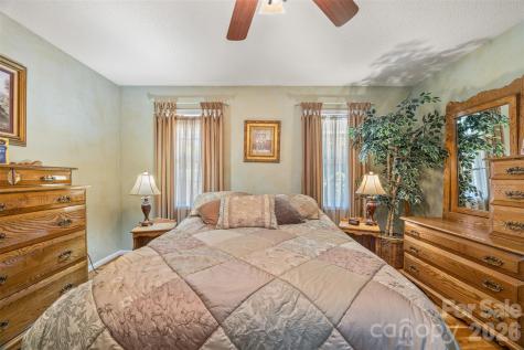 1254 Heritage Farm Road Hickory NC 28601