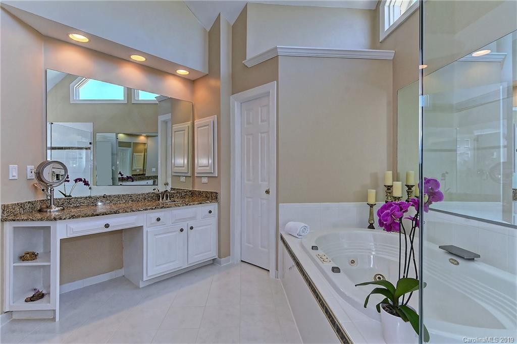 8714 Briar Oak Court Charlotte NC 28226