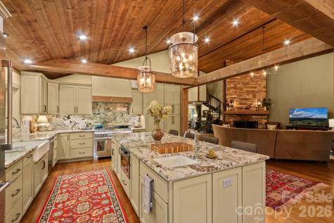 198 Little Harbour Vilas NC 28692