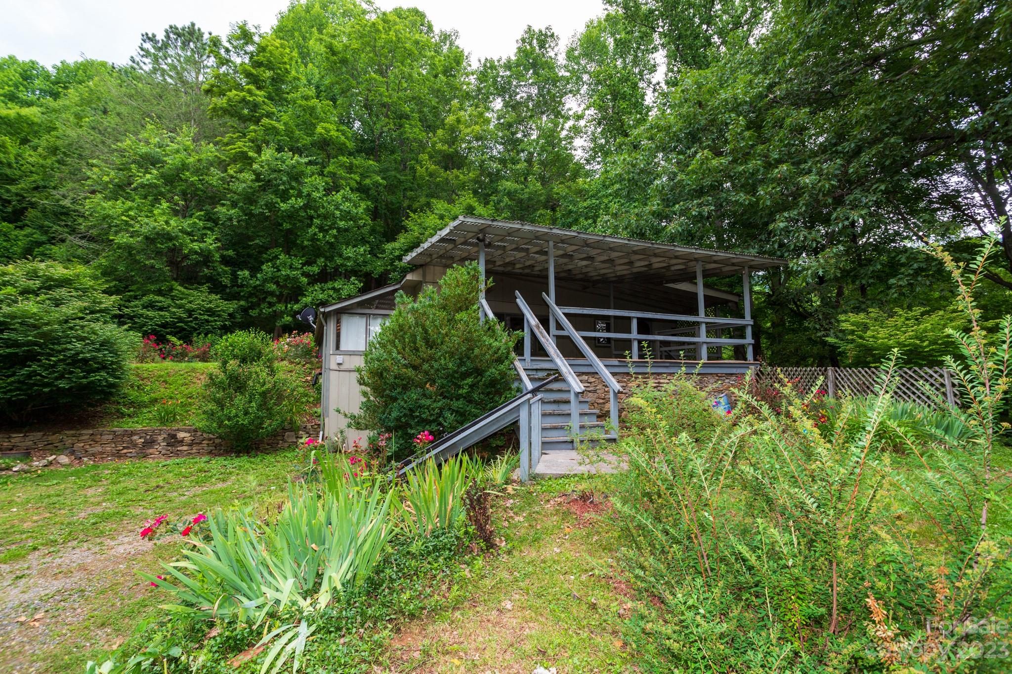 88 Bearwallow Road Leicester NC 28748