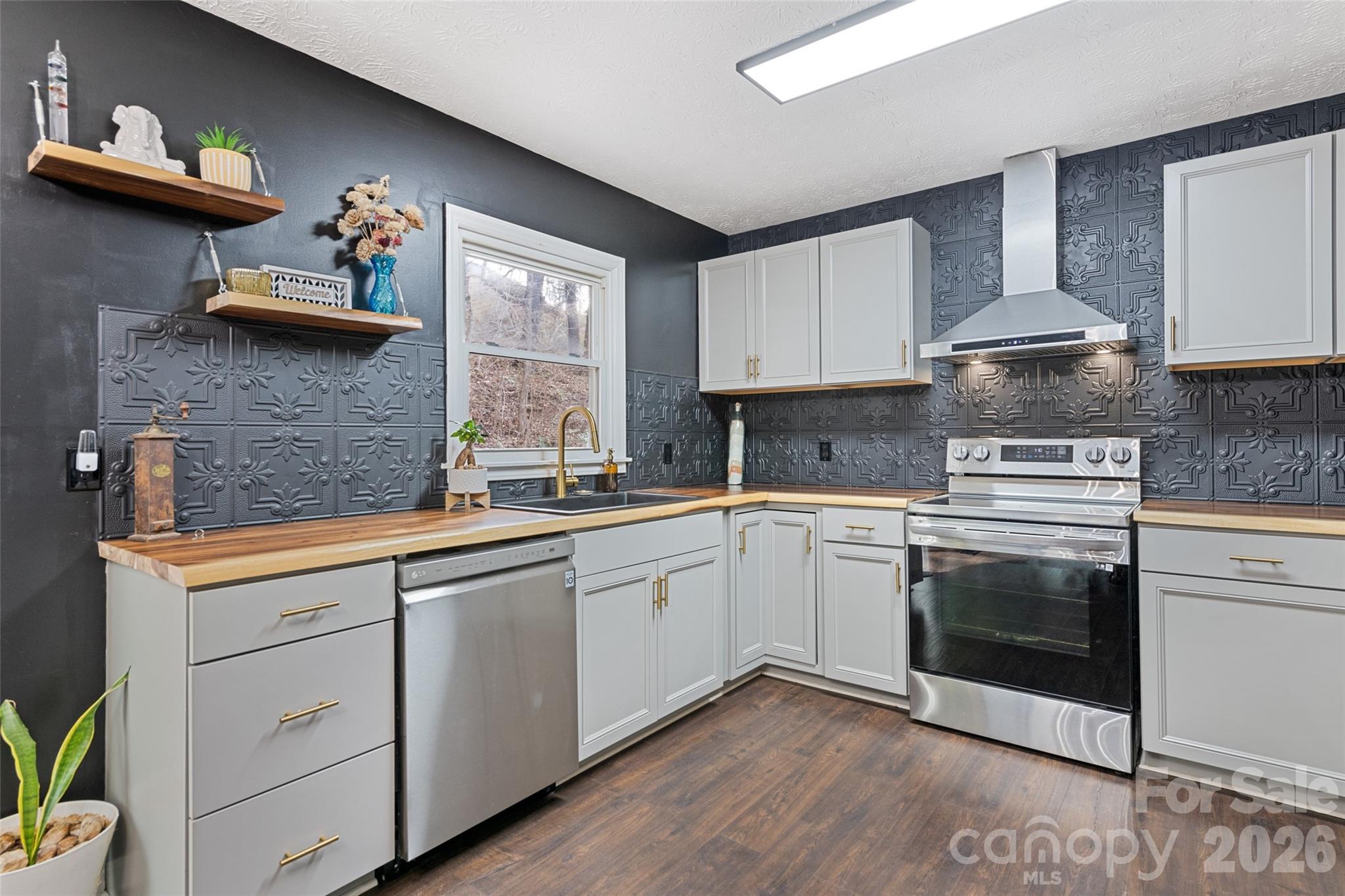 144 Pinehaven Drive Clyde NC 28721