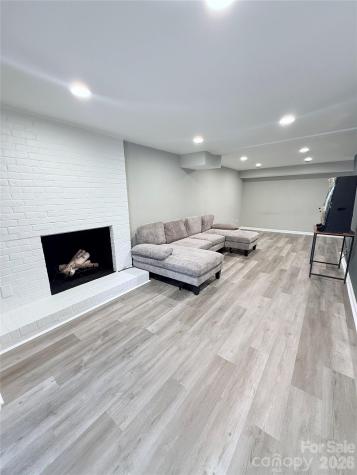 3743 Crosland Road Winston Salem NC 27106