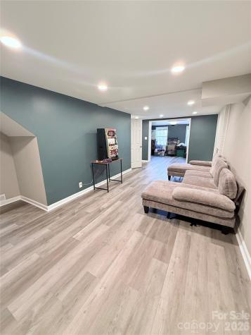 3743 Crosland Road Winston Salem NC 27106