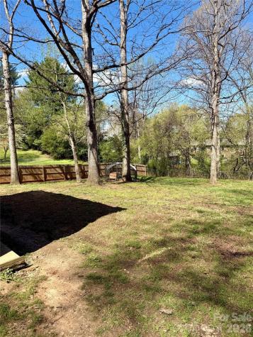 3743 Crosland Road Winston Salem NC 27106