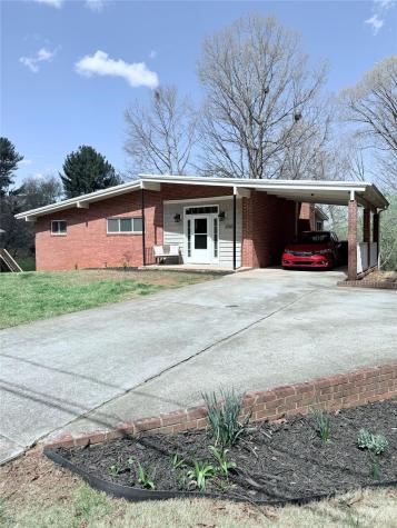 3743 Crosland Road Winston Salem NC 27106