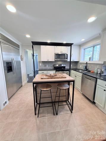 3743 Crosland Road Winston Salem NC 27106
