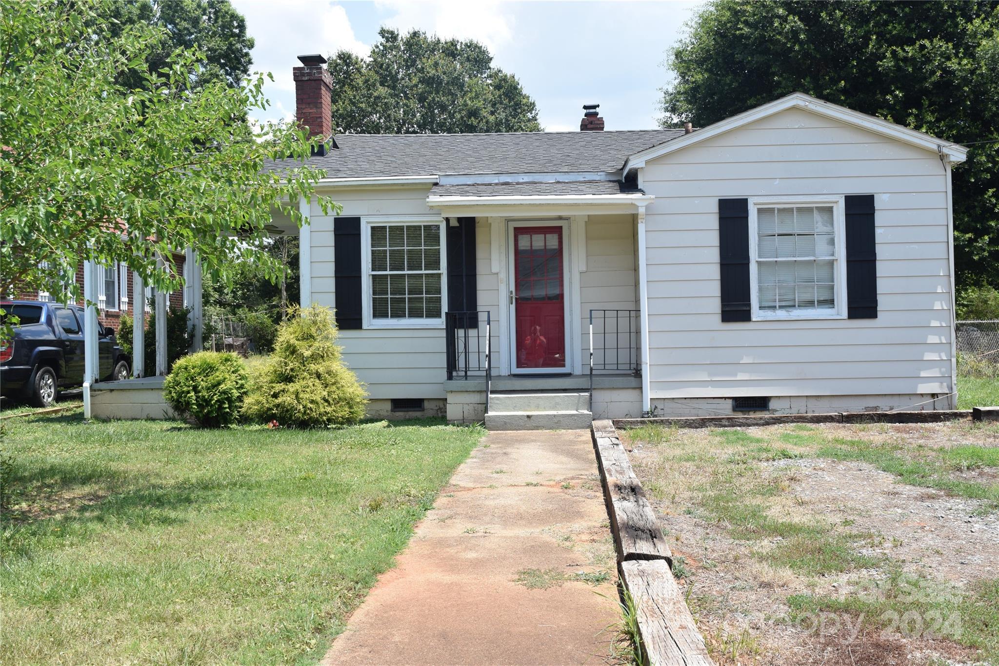 135 S Ervin Avenue Newton NC 28658