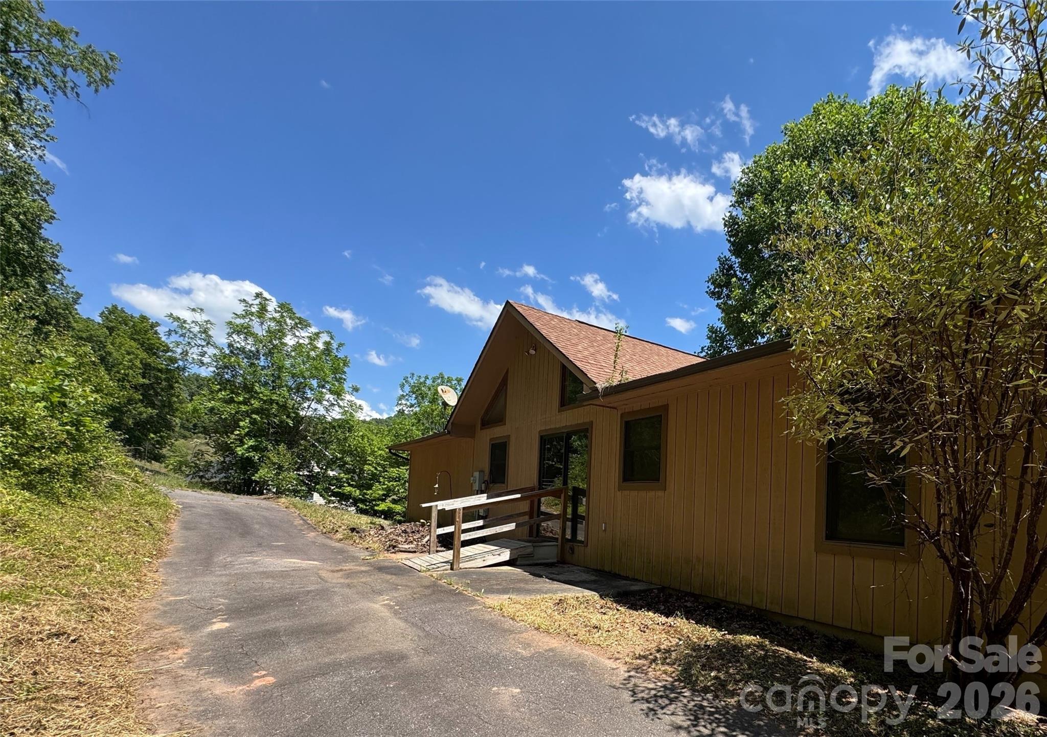 64 Dillingham Road Barnardsville NC 28709