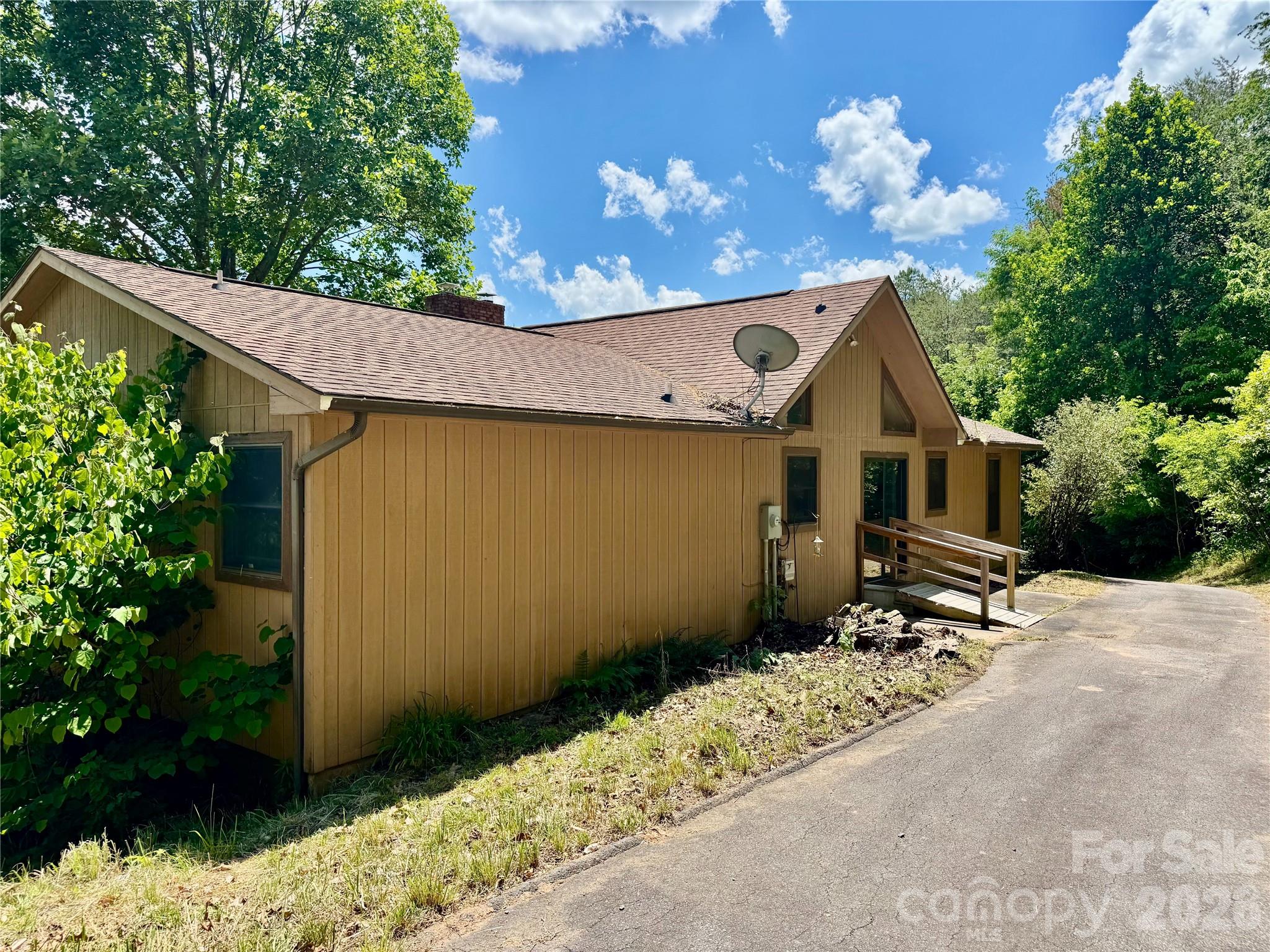 64 Dillingham Road Barnardsville NC 28709