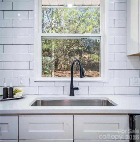 11 Twin Lakes Drive Fletcher NC 28732