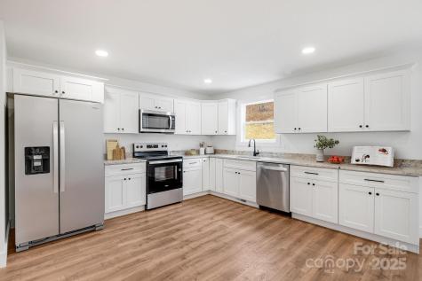 382 Holtzclaw Street Canton NC 28716