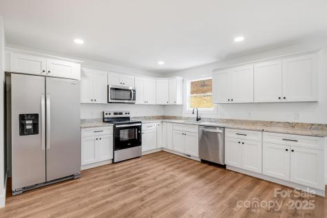 382 Holtzclaw Street Canton NC 28716