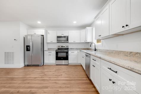 382 Holtzclaw Street Canton NC 28716