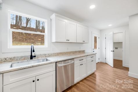 382 Holtzclaw Street Canton NC 28716