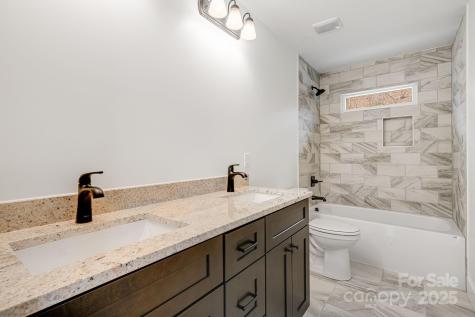 382 Holtzclaw Street Canton NC 28716