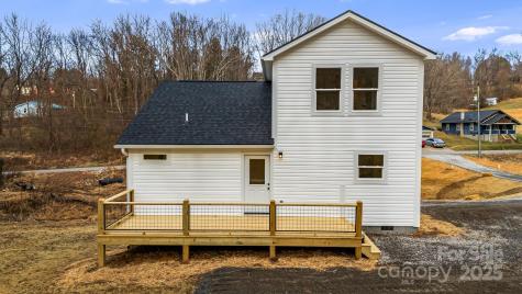 382 Holtzclaw Street Canton NC 28716