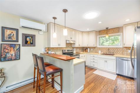 24 Woodcrest Road Asheville NC 28804
