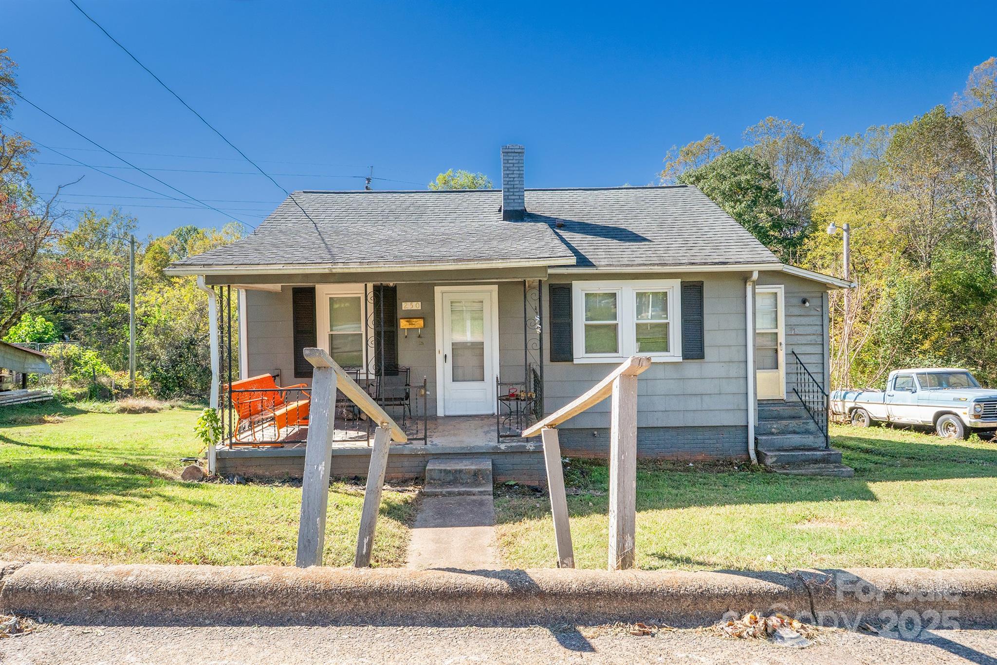250 S Caldwell Avenue Newton NC 28658