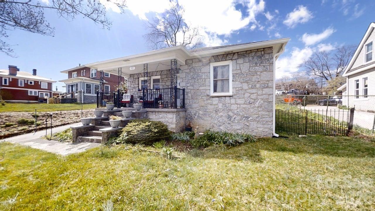 719 Oakland Street Hendersonville NC 28791