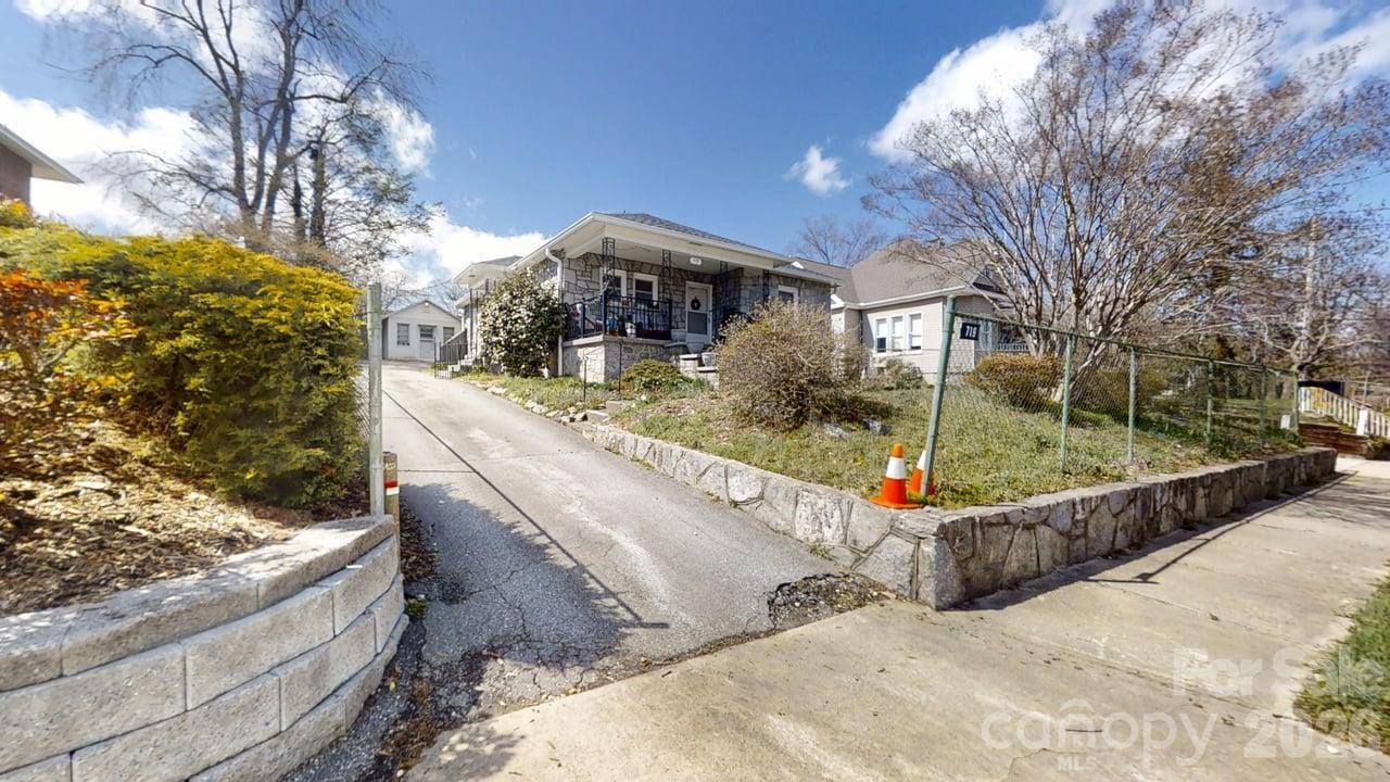 719 Oakland Street Hendersonville NC 28791