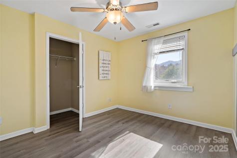 31 English Ivy Road Asheville NC 28806