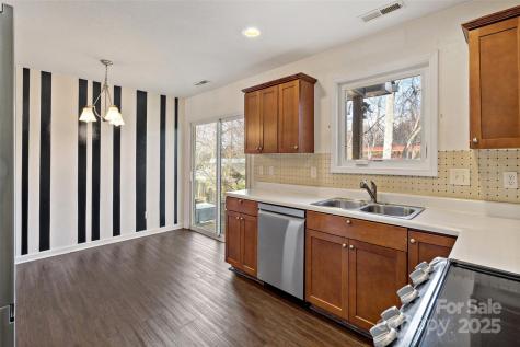 31 English Ivy Road Asheville NC 28806