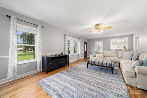 429 Brooklyn Avenue Hendersonville NC 28792